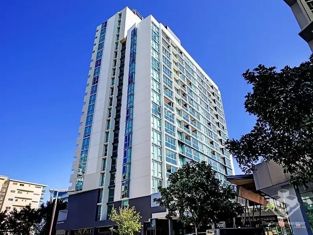 Hamilton 2Habitaciones 92 sqm before the 16 sqm car space and the 5 sqm storage cage!!   Fantastic 24 sqm open balcony too!  Great Apartment in Hamilton!
