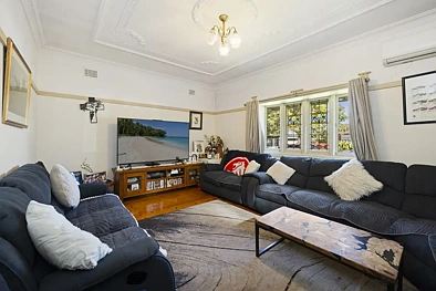 2 Windsor Avenue, Croydon Park, NSW 2133, 4 slaapkamers, 2 badkamers, House