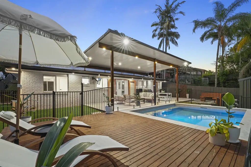 Highland Park 3房  Sellers committed elsewhere!! Renovated Comfort & Outdoor Appeal