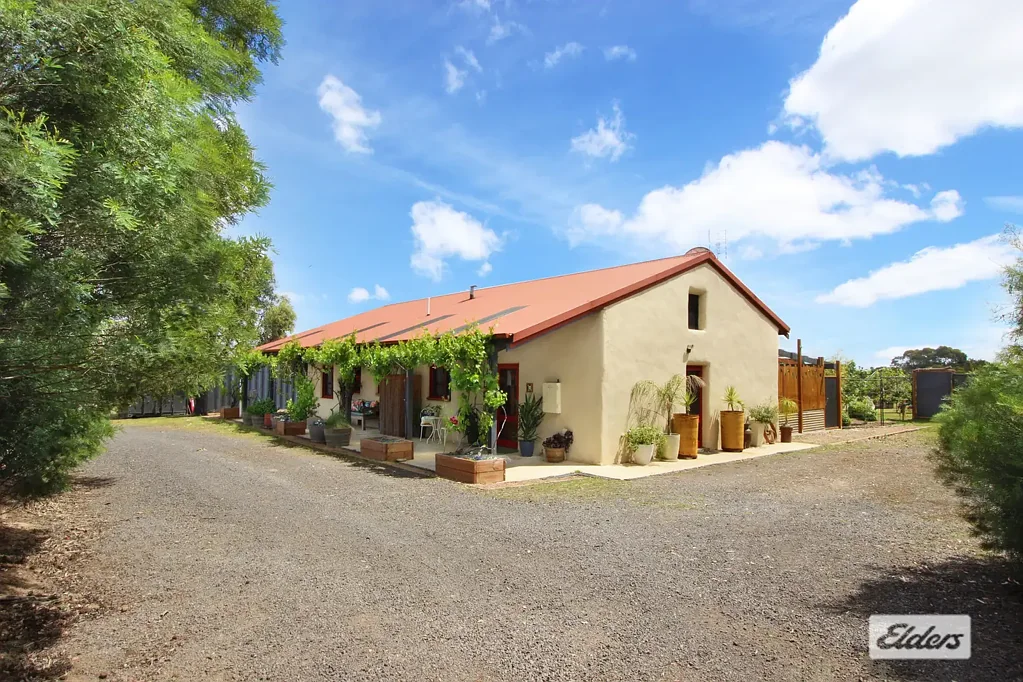Ravenswood 3ਬੈੱਡਰੂਮ SUSTAINABLE, ECO FRIENDLY & ENERGY EFFICIENT STRAW BALE HOME ON 19.6 ACRES