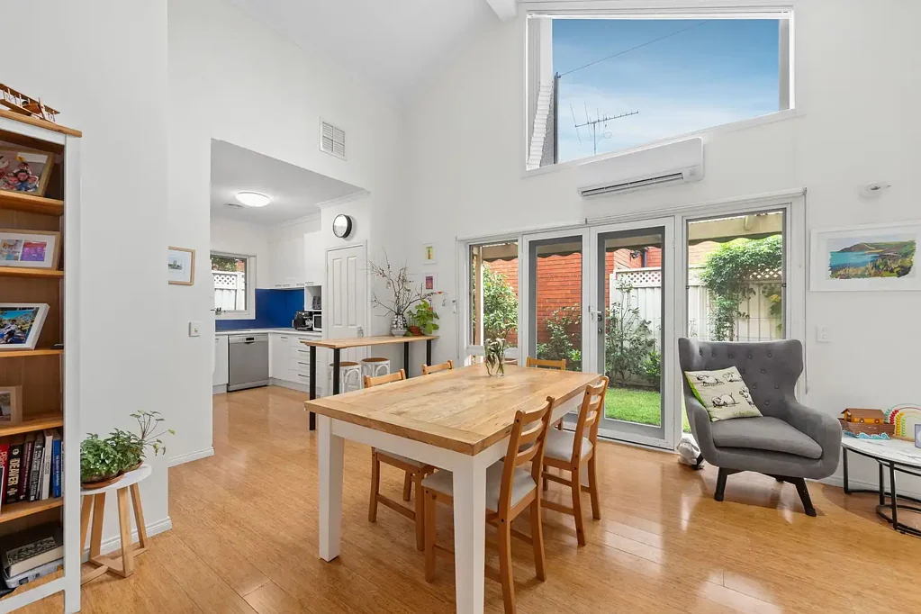 Altona 2ਬੈੱਡਰੂਮ Sun-filled Villa Until in Central Locale!