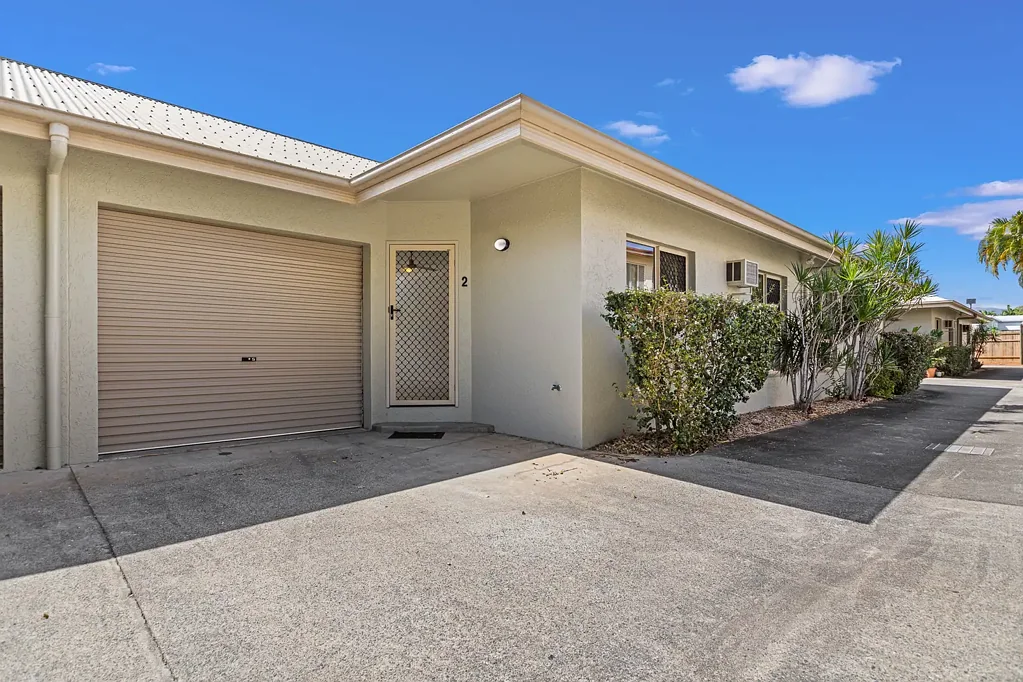 2/10 Short Street, Redlynch, QLD 4870