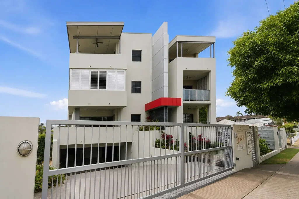 Belgian Gardens 3房  Coastal Living in a Prime Lifestyle Location