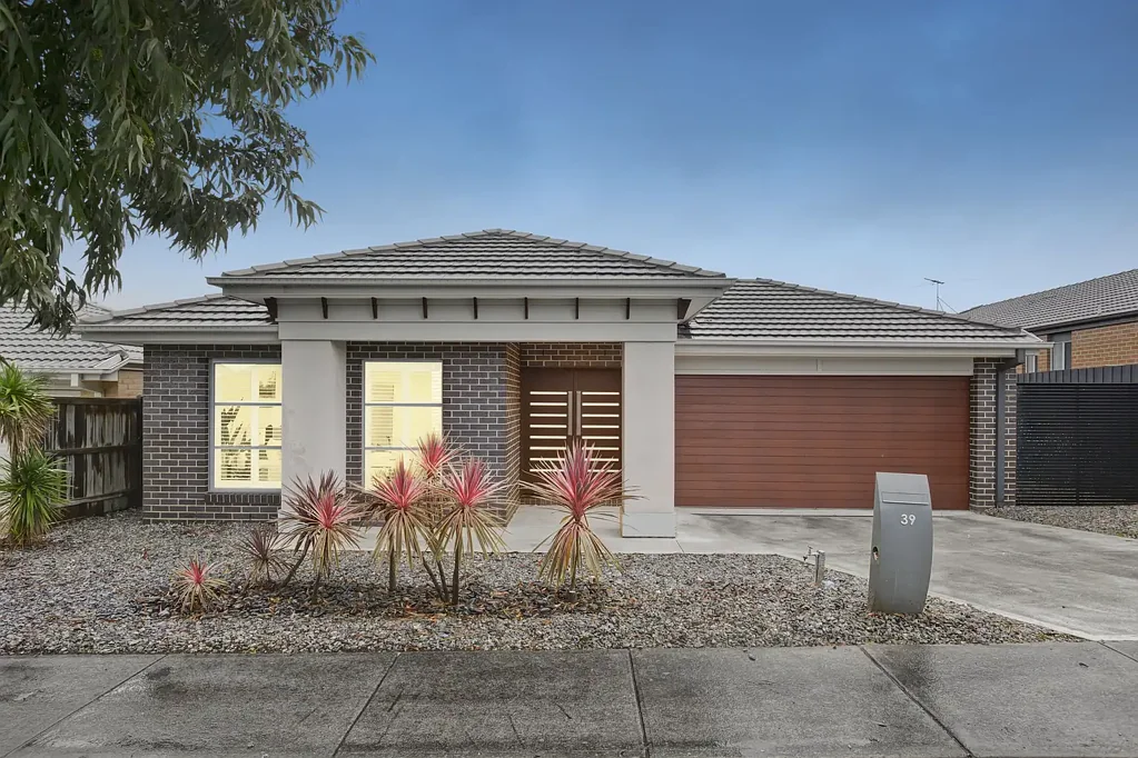 39 Dunraven Crescent, Doreen, VIC 3754