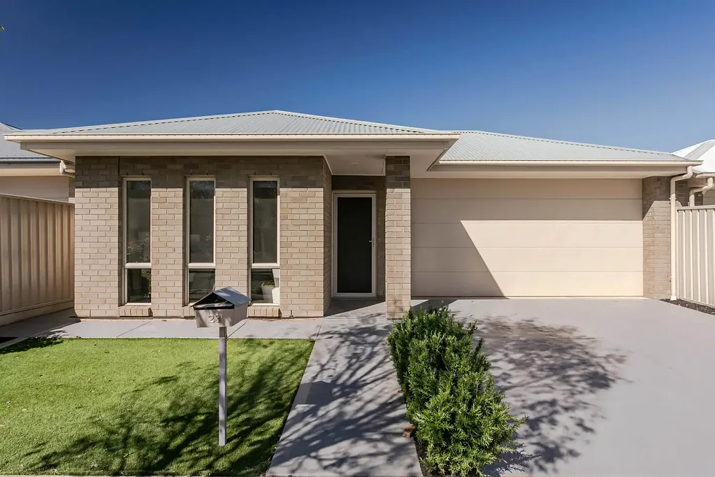 Marleston 3कमरा Contemporary Family Living with Double Garage & City-Fringe Convenience