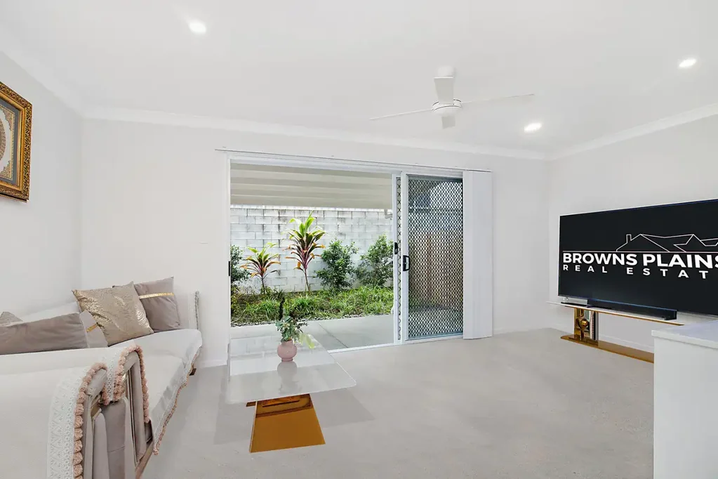 Browns Plains 3ਬੈੱਡਰੂਮ Investors Take Note - Only 12 Months Old - Check Out The Floor Plan