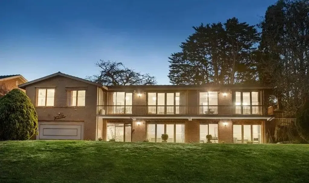 Panoramic Views I Prestige Living I Prime Location
16 Stirling Crescent, Glen Waverley