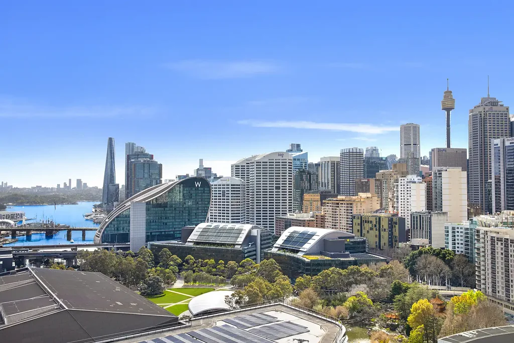 Stunning 2-Bedroom Apartment with Darling Harbour & City Views