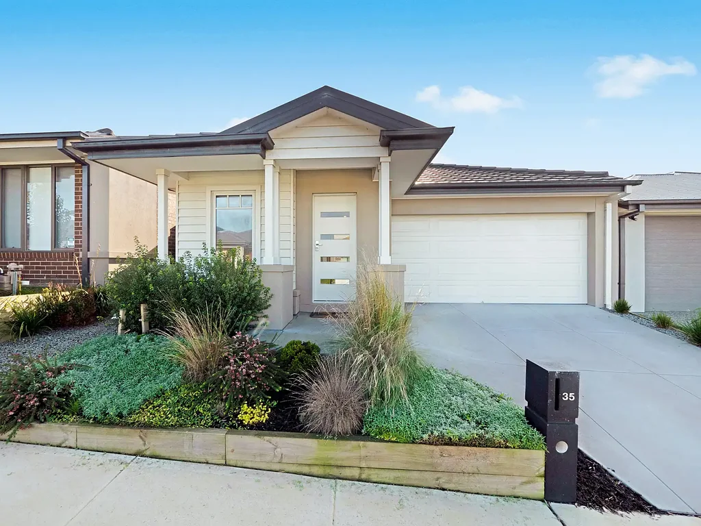 Pristine home in popular area of Clyde!