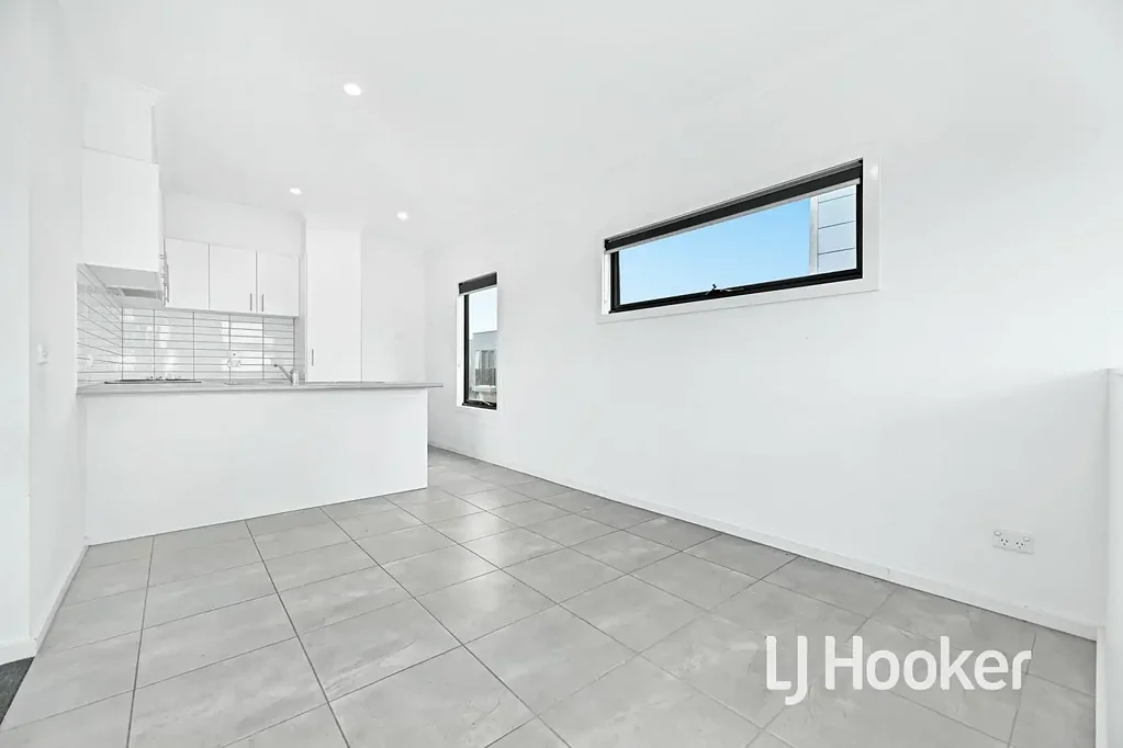 Modern Stylish Family Home- Freshly Painted & Carpeted