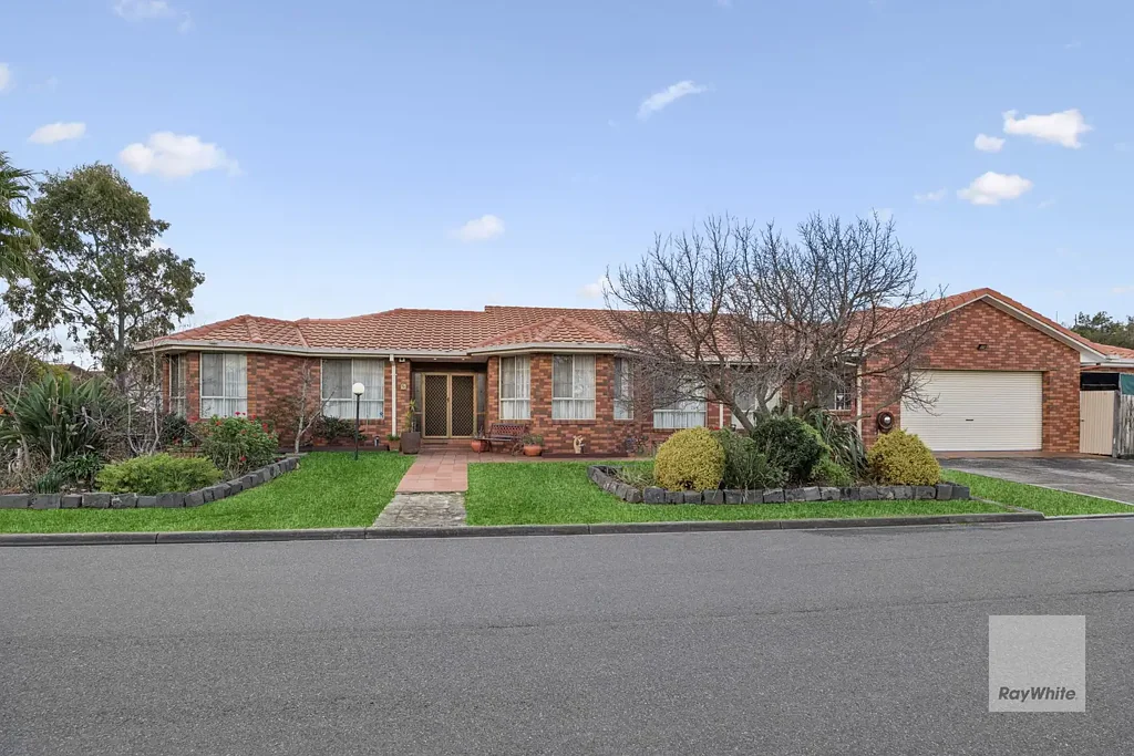 2 Galloway Court, Taylors Lakes, VIC 3038