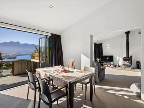 Fernhill/Sunshine Bay 8Moenga Dual Income & Incredible Views