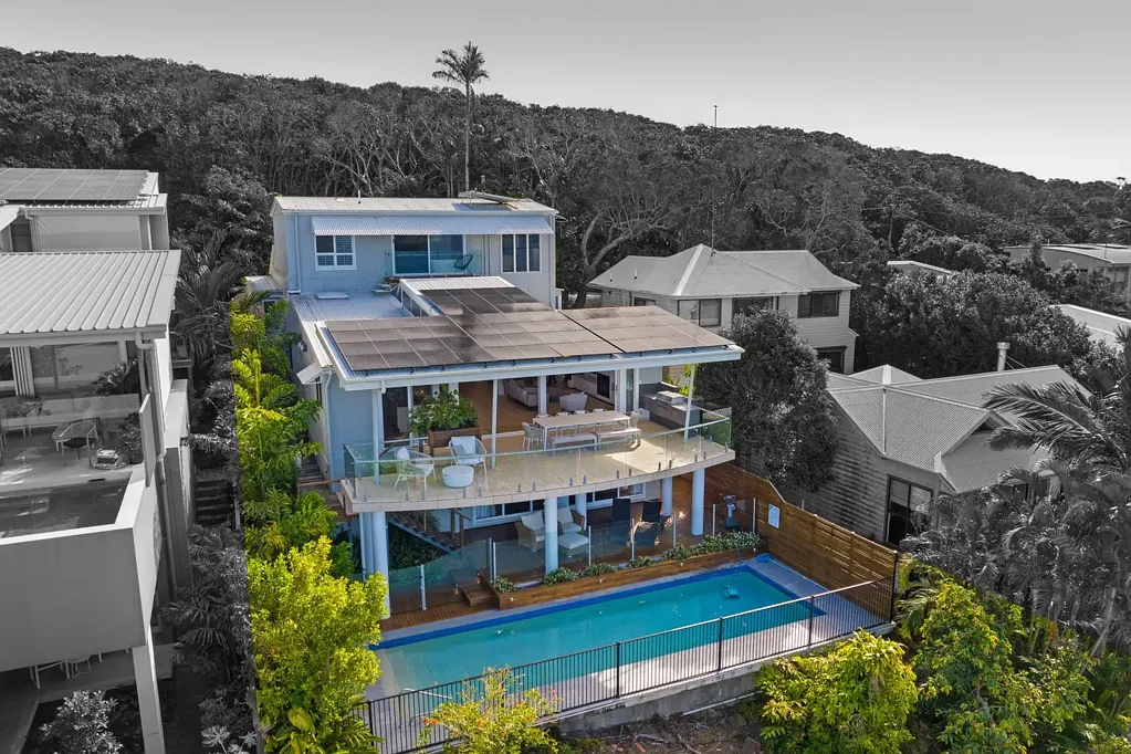 Sunshine Beach 3Phòng ngủ Grandstand Coral Sea Views: Coastal Perfection on Tightly Held Enterprise Street