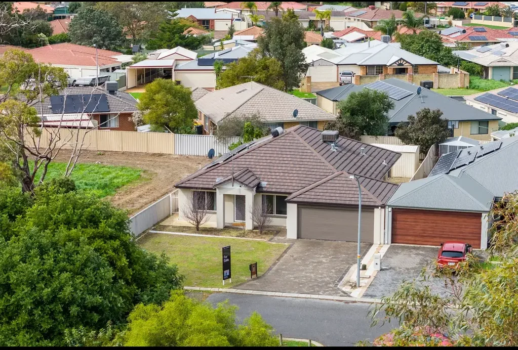 8 Regina gardens Street, Greenfields, WA 6210