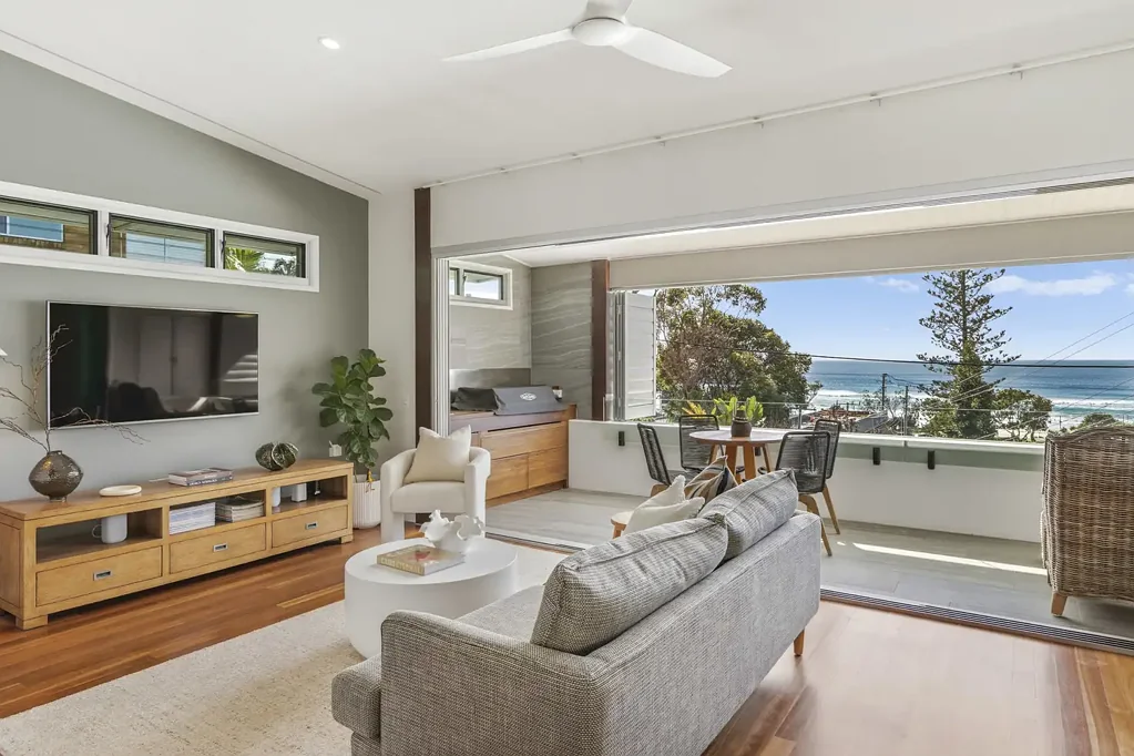 Currumbin 4غرفة نوم First Time to Market in a Pinnacle Currumbin Beach Position
