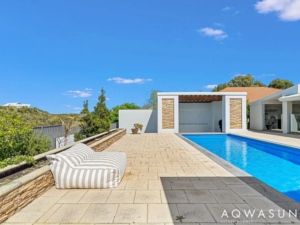 100 Crystaluna Drive, Golden Bay, WA 6174