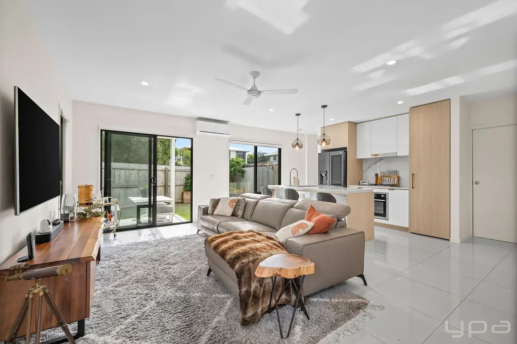 Pimpama 4房  Stylish Corner Townhouse with House-Like Appeal in Sought-After Gawthern Residences