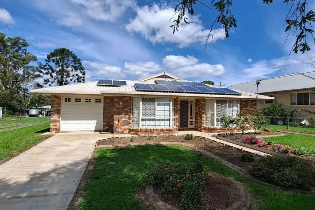 Crows Nest 3 Bedroom Delightful Brick Home