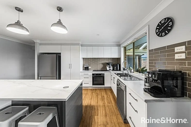 8 Katela Avenue, Bomaderry, NSW 2541, 5房, 2浴, House