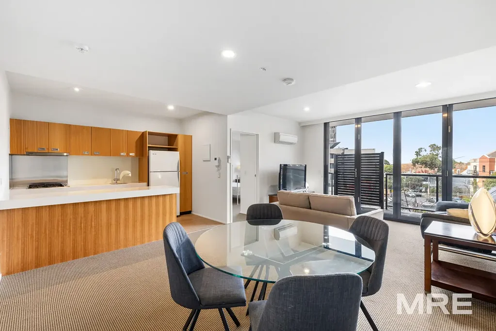 Fully furnished, central with a great outlook.