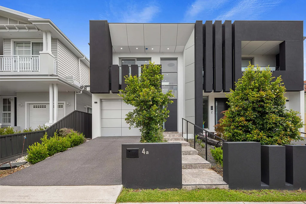Mortdale 5બેડરૂમ LARGE FULL BRICK DUPLEX
