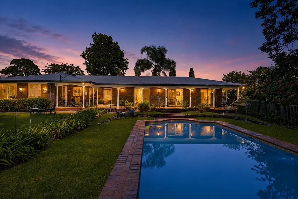 Berkeley Vale 4Phòng ngủ Ultimate Acreage Alternative - Views, Space, Potential, Comfort & Convenience - 1st Time Offered in 40 Years