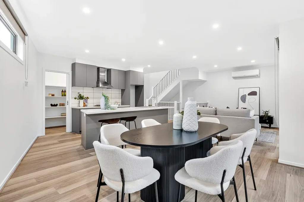 Oakleigh 4Kwarto Effortless Modern Style Immersed In Treetop Tranquillity