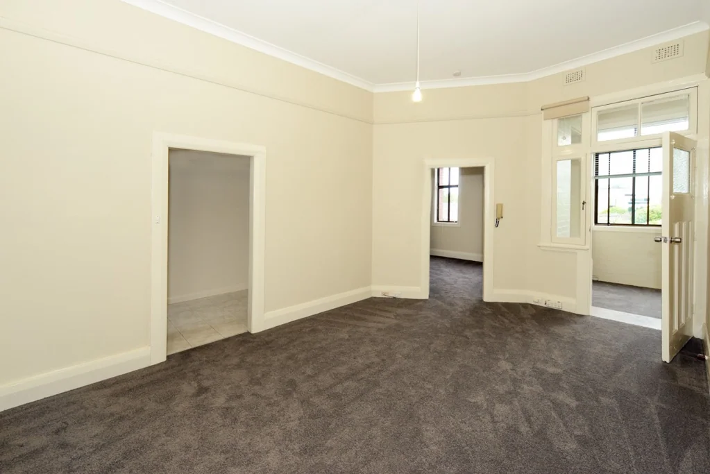 2 Bedroom + Sunroom!