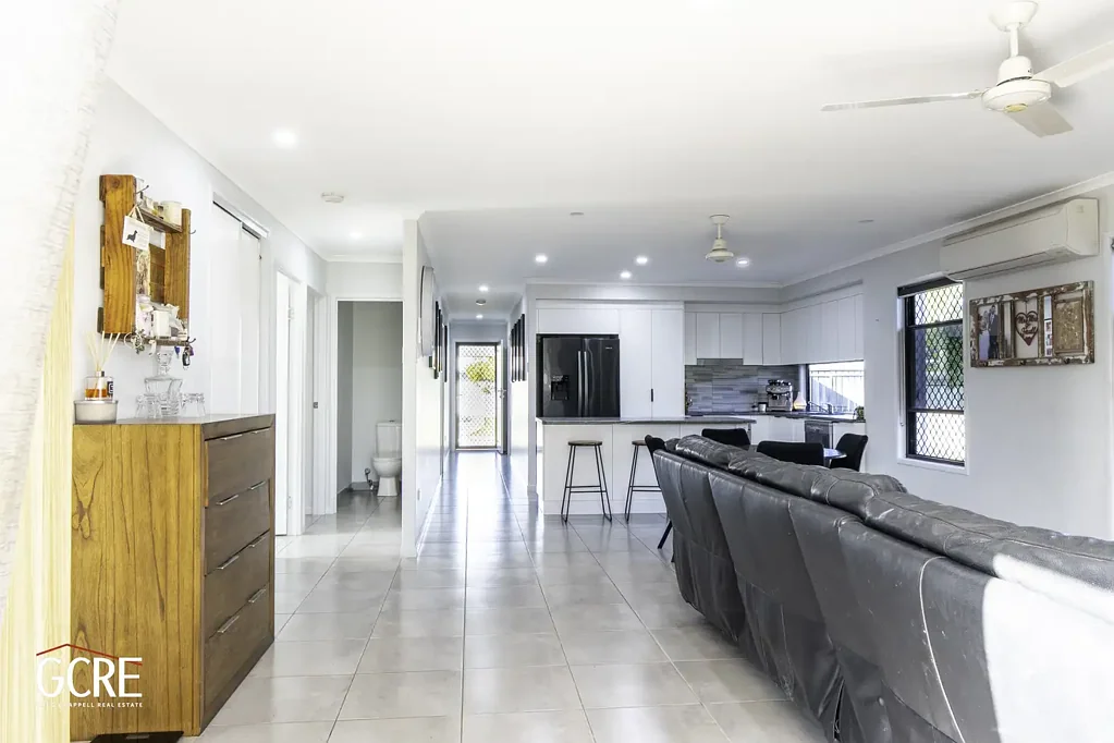 Rural View 3房  5 YEAR OLD Family Living, Side Access & a Versatile Shed Setup in a Prime Rural View Location