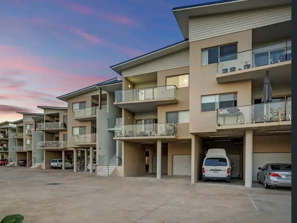 Yeppoon 2ห้องนอน Beachside Bliss – Modern 2-Bedroom Unit with Ocean Views