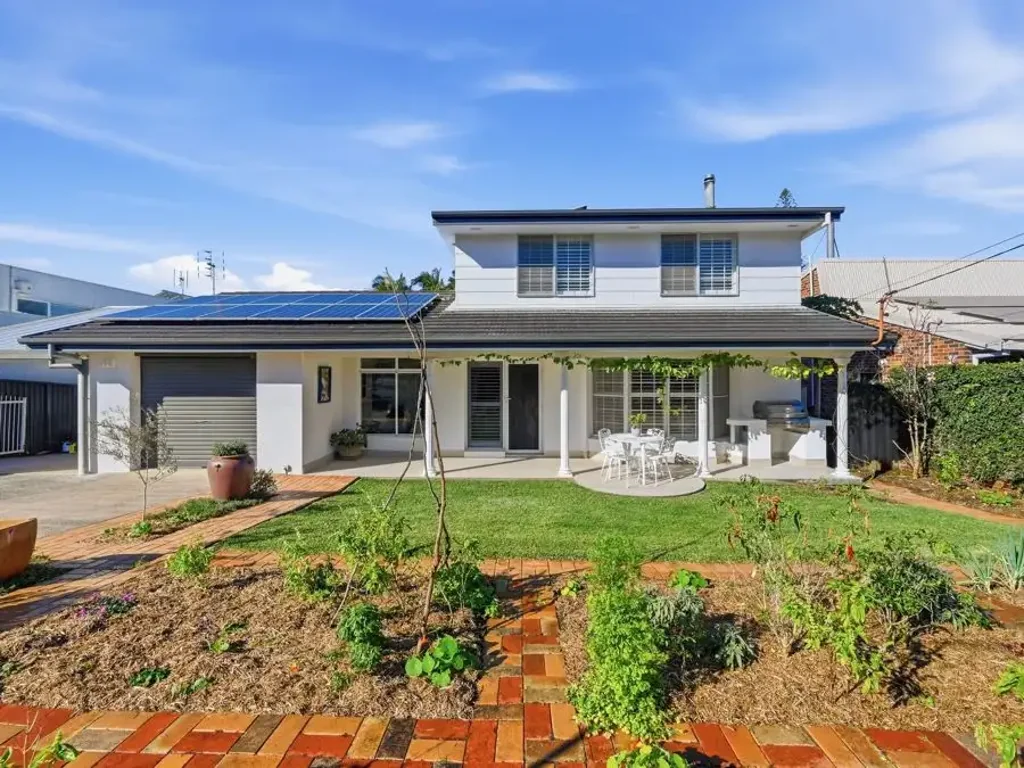Coffs Harbour 4कमरा Renovated Coastal Home with Pool...