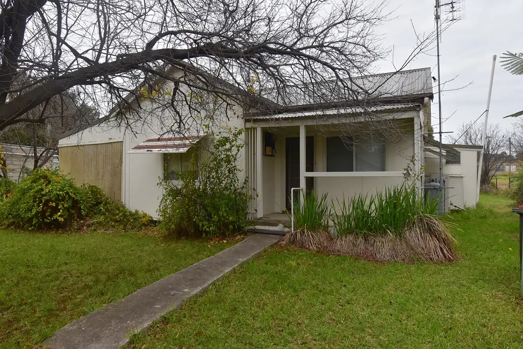 Wellington 3 Bedroom Bring your vision and tool box - make it shine!