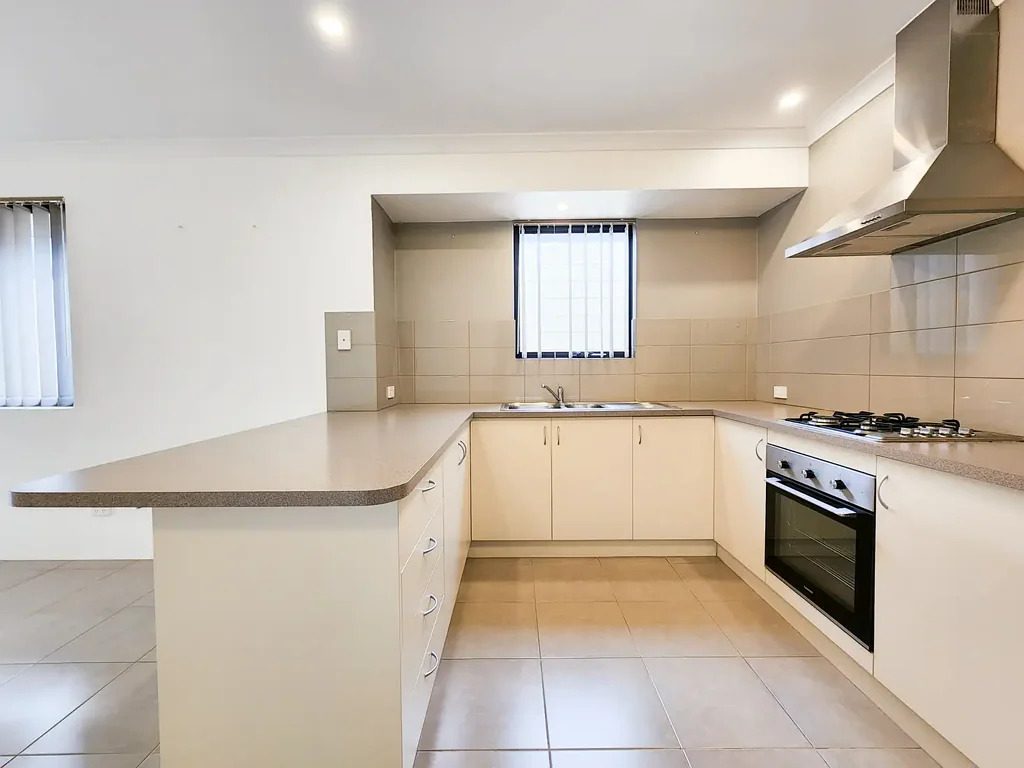 STUNNING 3 BEDROOM FAMILY HOME