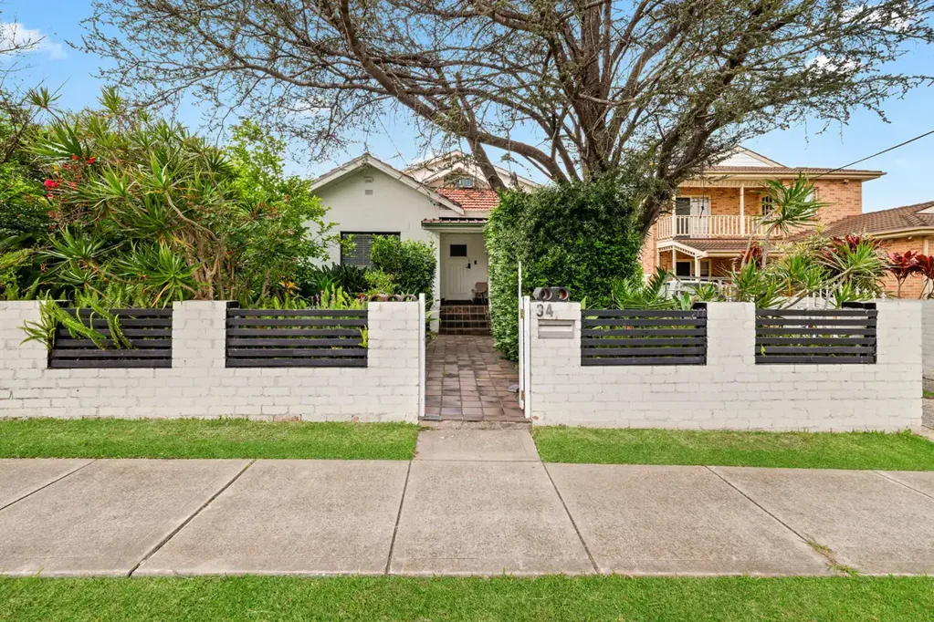 Croydon Park 5कमरा Packed With Potential!