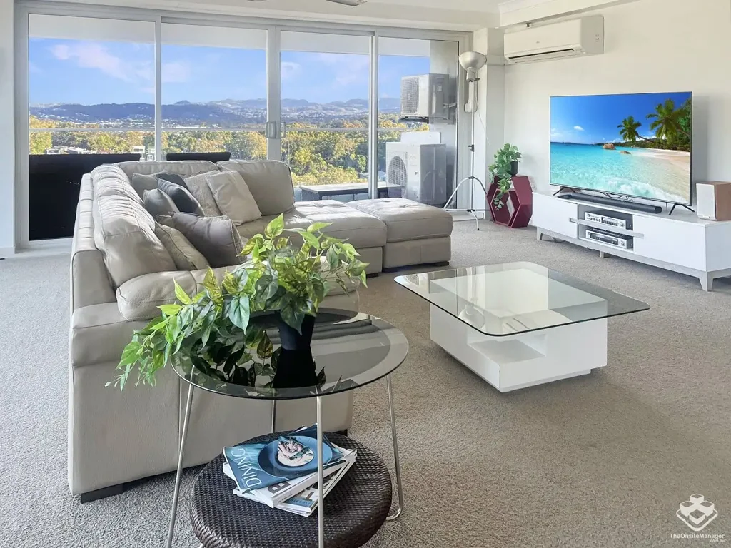 Burleigh Heads 2 Bedroom Breathtaking Coastal & Hinterland Views