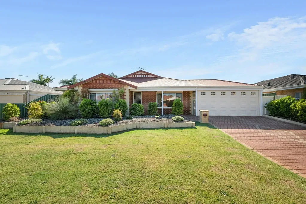 25 Carpenteria Cres, Kenwick, WA 6107