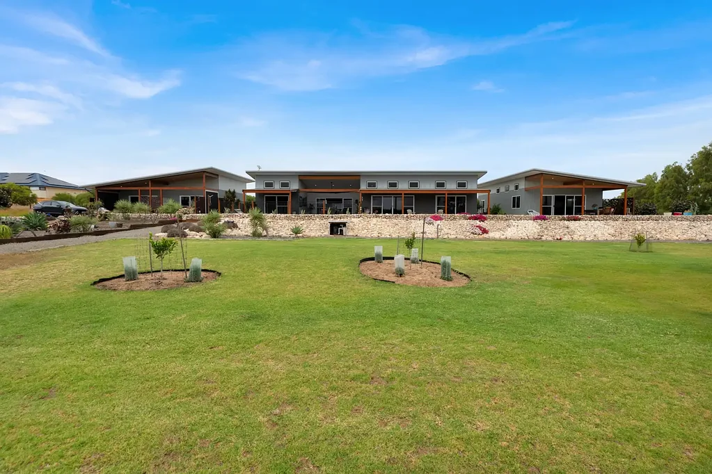 Kalbarri 4 Bedroom Private Oasis, Multi Generational Home, Business or a combination.