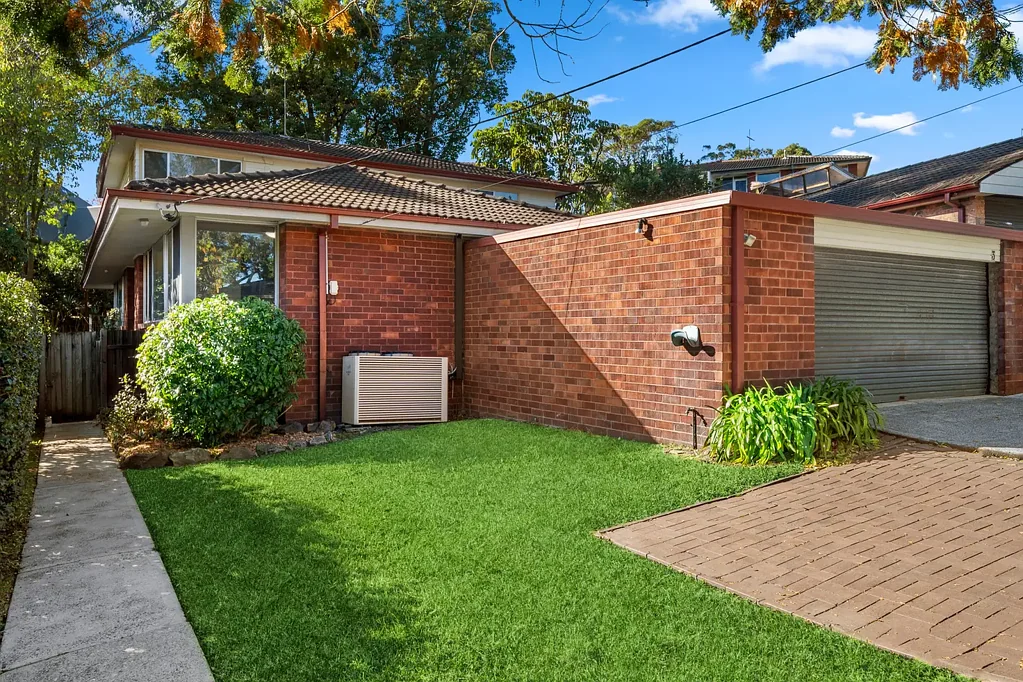 Wahroonga 8chambre Expansive Family Living in a Prime Wahroonga Pocket