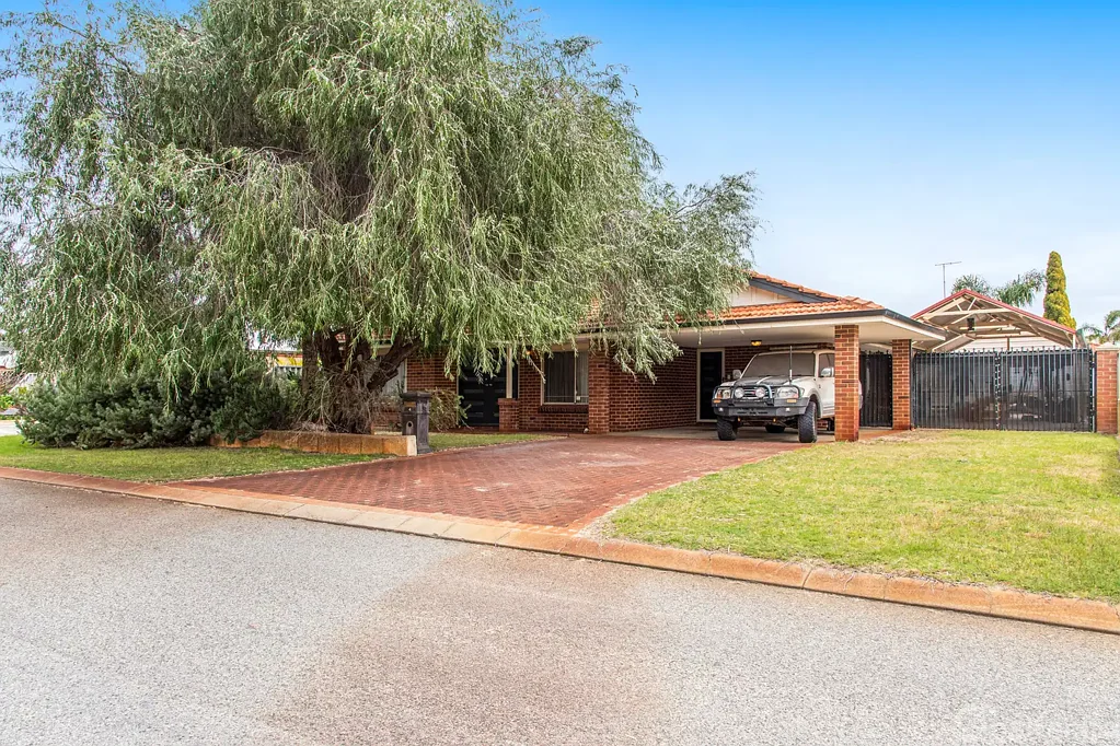 4 Lilac Green, Halls Head, WA 6210