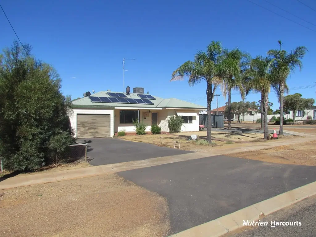 14 Strickland Drive, Dalwallinu, WA 6609