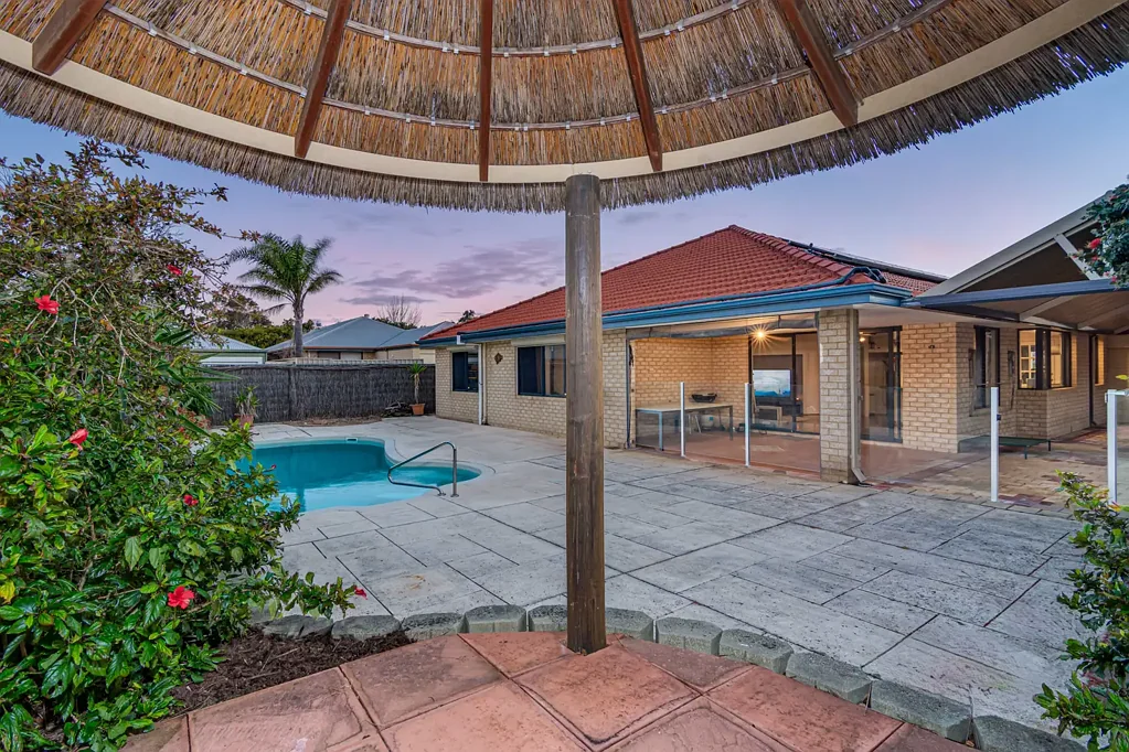 Butler 4ਬੈੱਡਰੂਮ UNDER OFFER by DAVE MARTIN...!!!