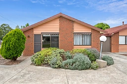 1/2-4 Cernan Court, Whittington