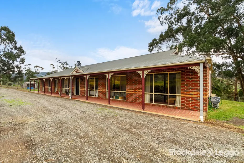 Newborough 4 Bedroom Stunning 5-Acre Property for Sale – Brick Veneer Homestead with Panoramic Views