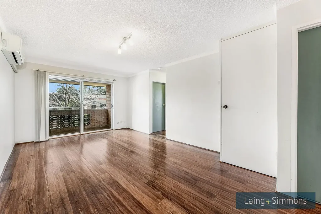 Spacious & Bright 2 Bedroom Home!