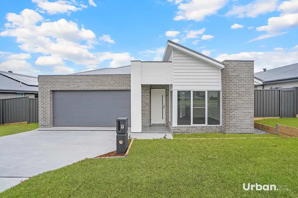 Lochinvar 4 Bedroom Vogue-Inspired Design Meets Functionality – Single-Level on 599m² in Hillcrest Estate | 5% Deposit Balance on Completion
