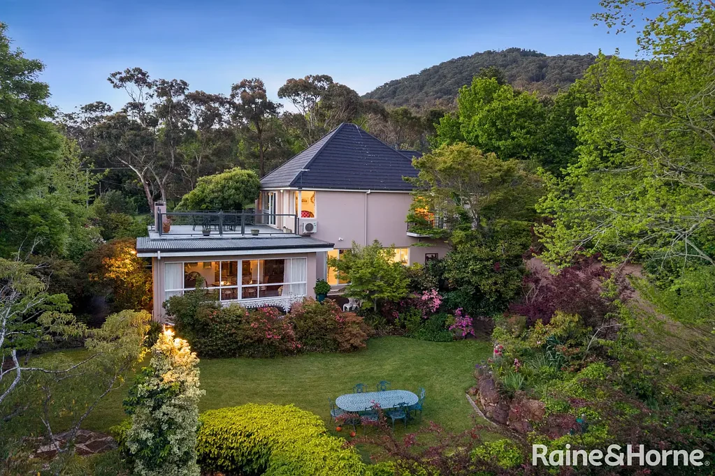 Mount Macedon 4房  Landmark Luxury on 2.72 Acres (Approx.)