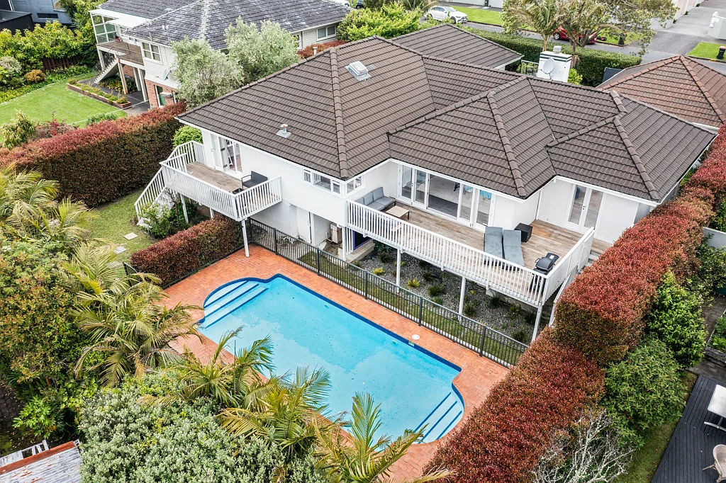 Pool House - Unbeatable Location