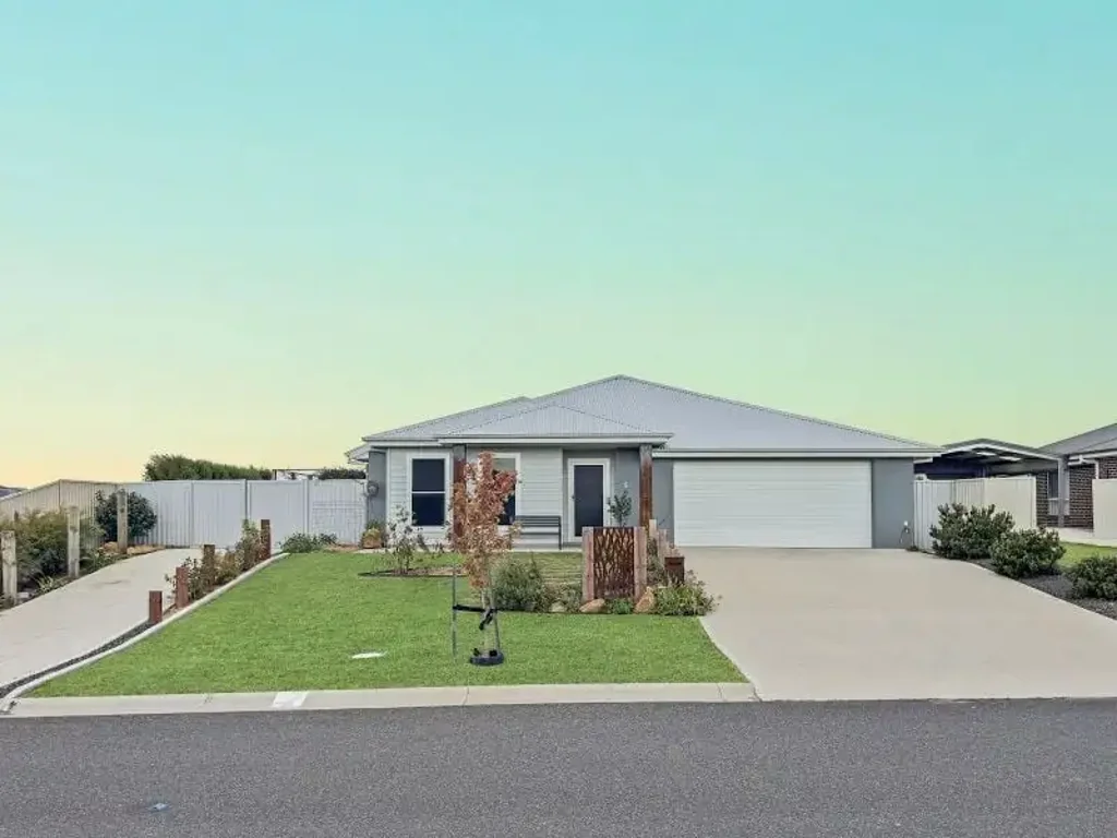 5 Hyacinth Way, Llanarth, NSW 2795