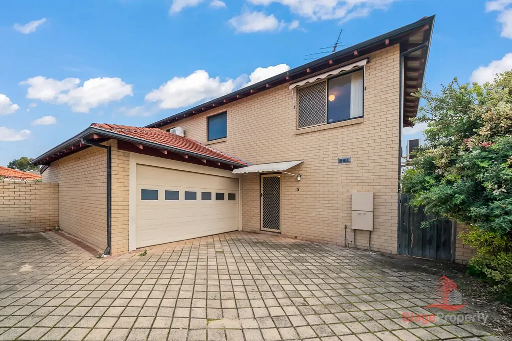 Stylish Three-Bedroom Living in the Heart of Como