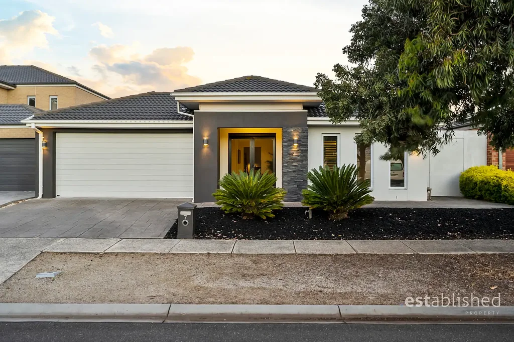 7 Silverbay Avenue, Point Cook, VIC 3030